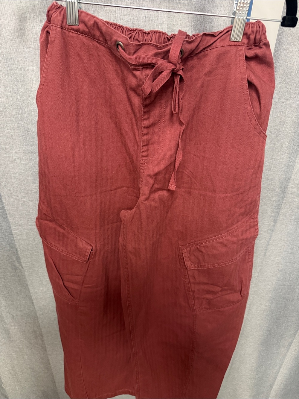 Drawstring pants in Brick Red